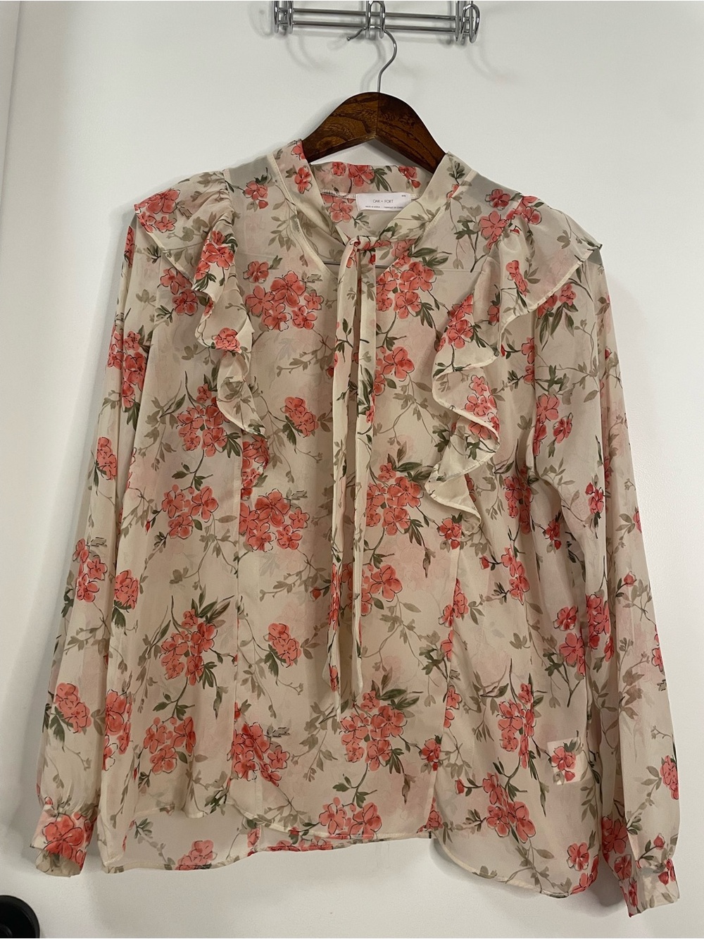 OAK + FORT Cream Floral Ruffle Tie-Neck Blouse size M